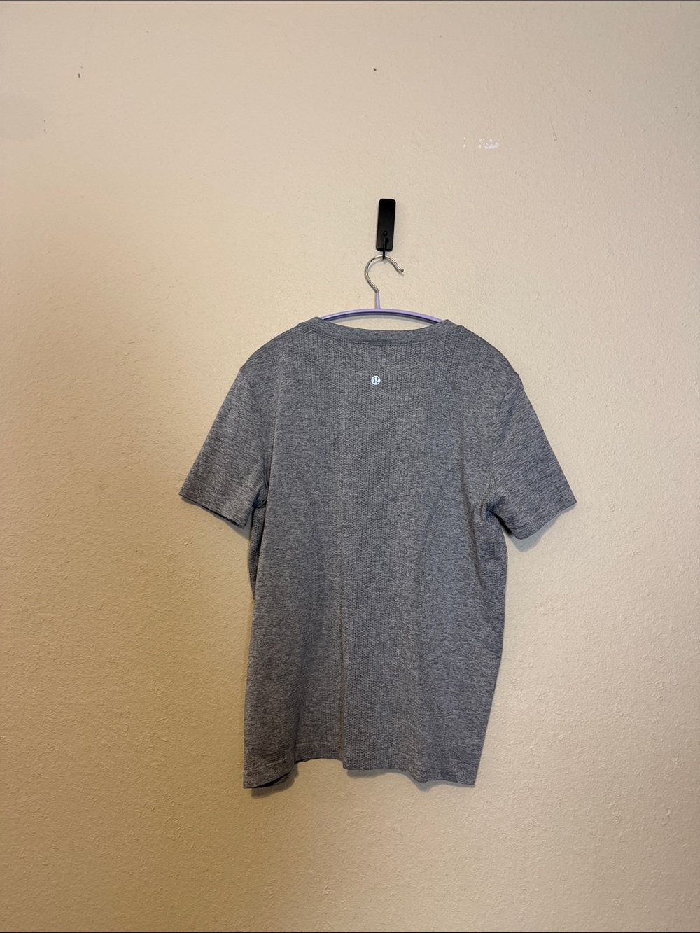 Lululemon grey short sleeve swiftly tech Shirt Size 6 - Picture 3 of 6